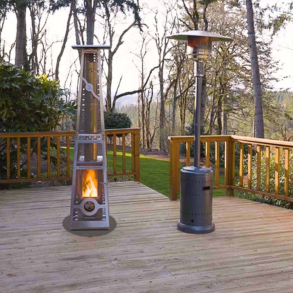 Ein Holzpellet-Terrassenheizer und ein Propan-Terrassenheizer.